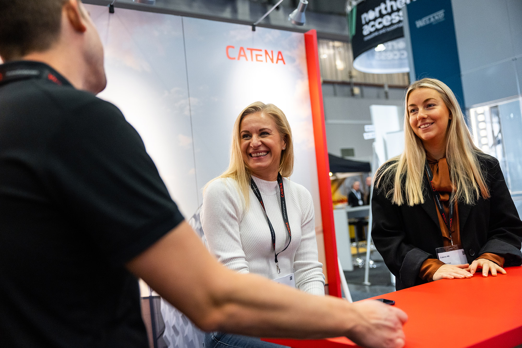 Catena-medarbetarna Tanja och Felicia på Logistik och Transportmässan i Göteborg